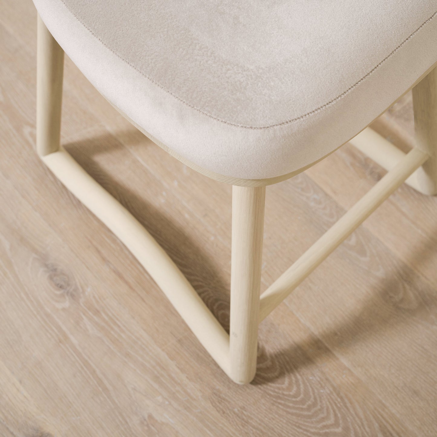 Cuddle Counter Stool
