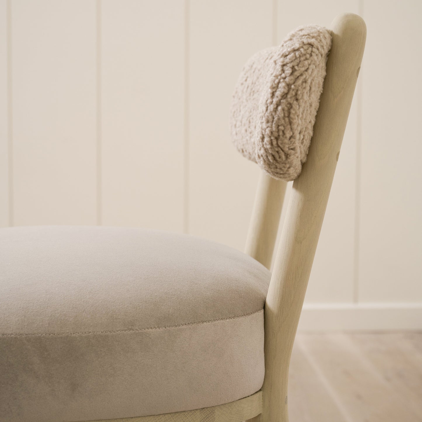 Cuddle Counter Stool