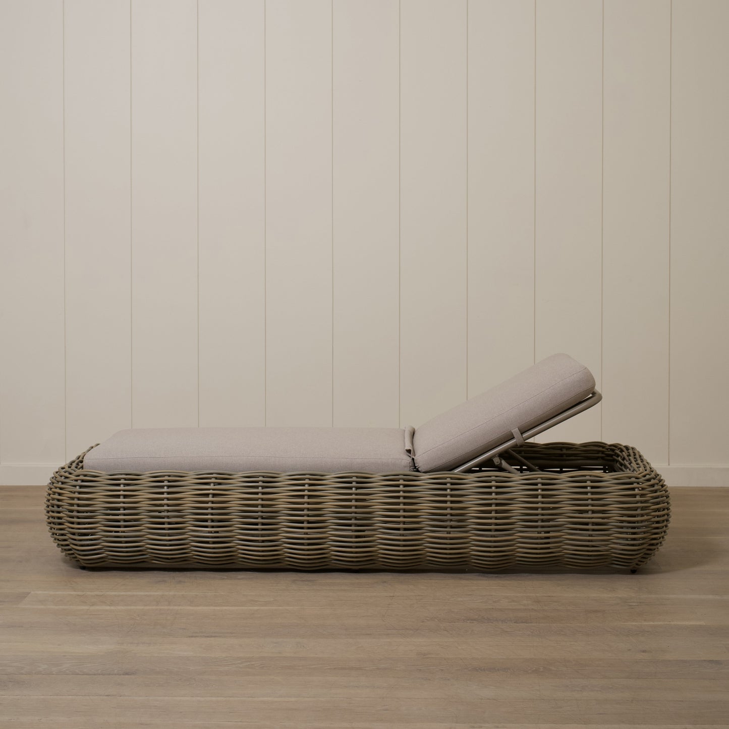 Wren Outdoor Chaise Lounger