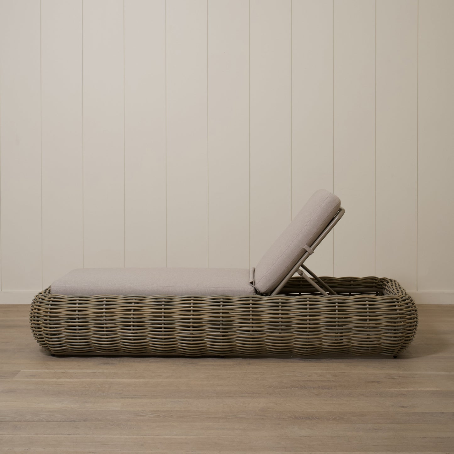 Wren Outdoor Chaise Lounger