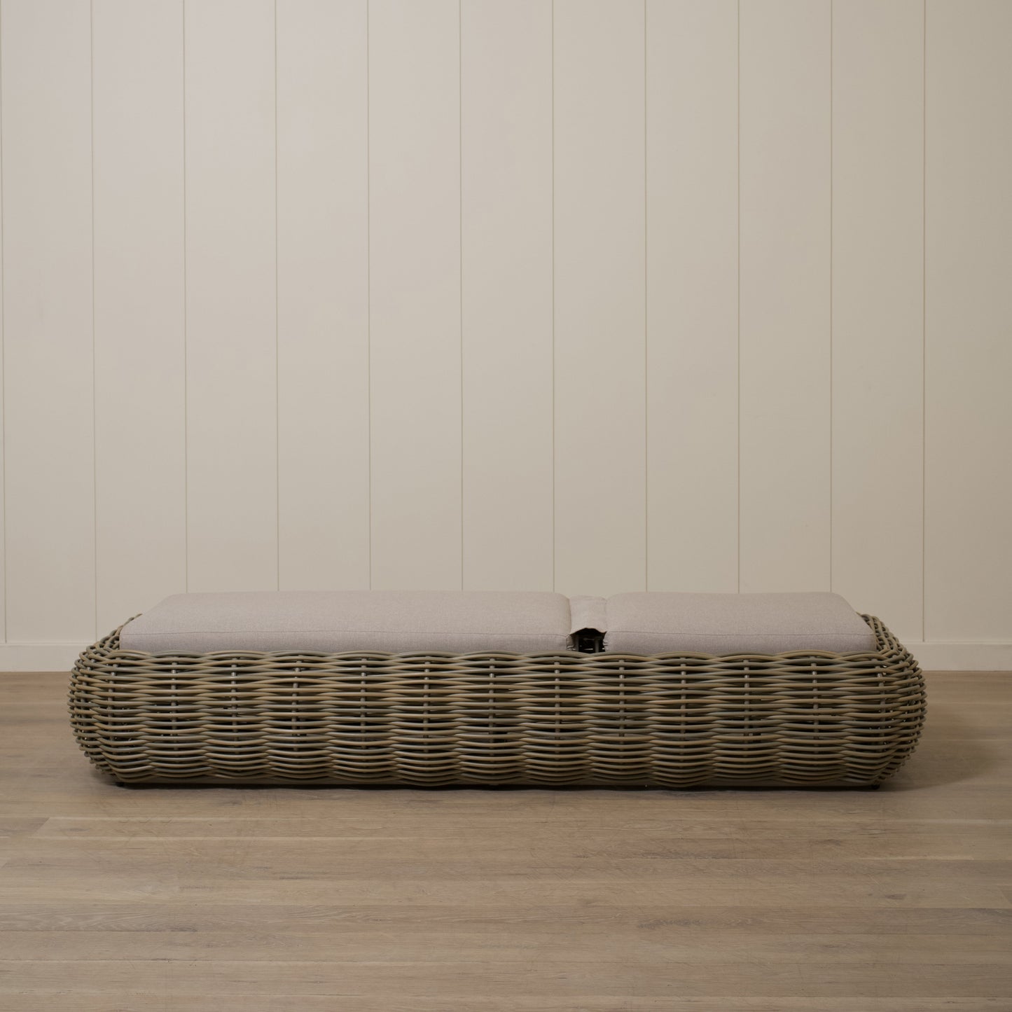 Wren Outdoor Chaise Lounger