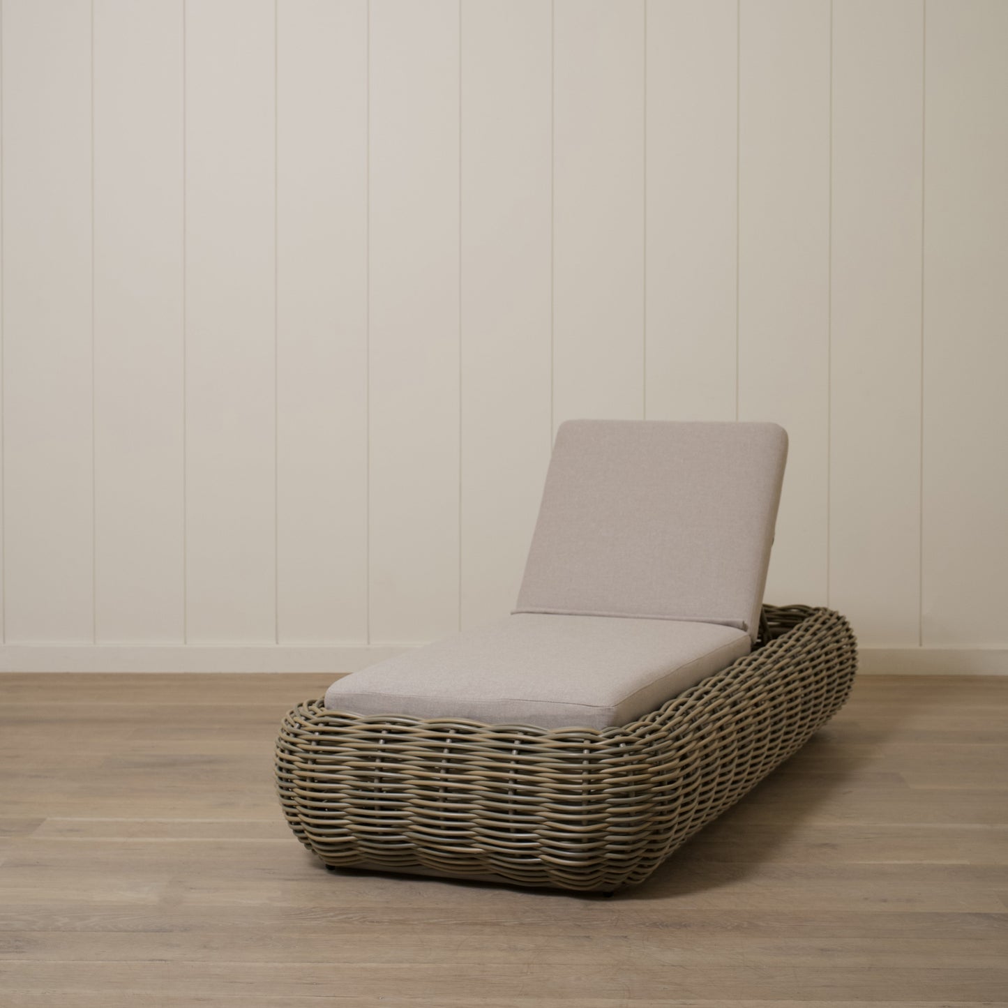 Wren Outdoor Chaise Lounger