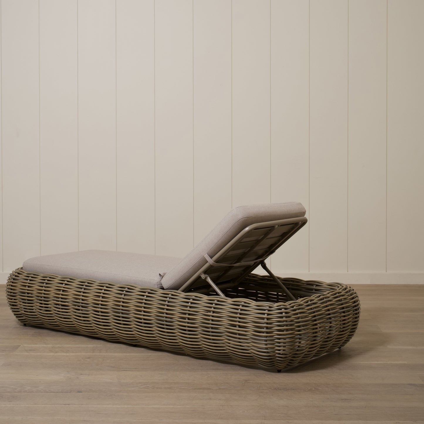 Wren Outdoor Chaise Lounger