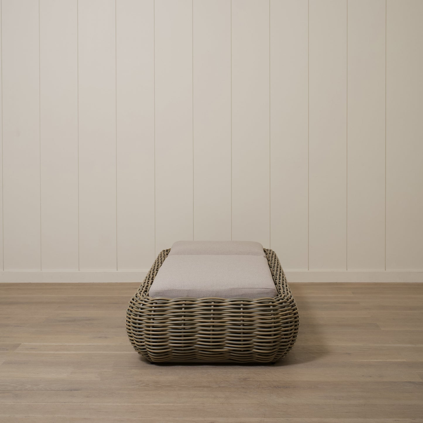 Wren Outdoor Chaise Lounger
