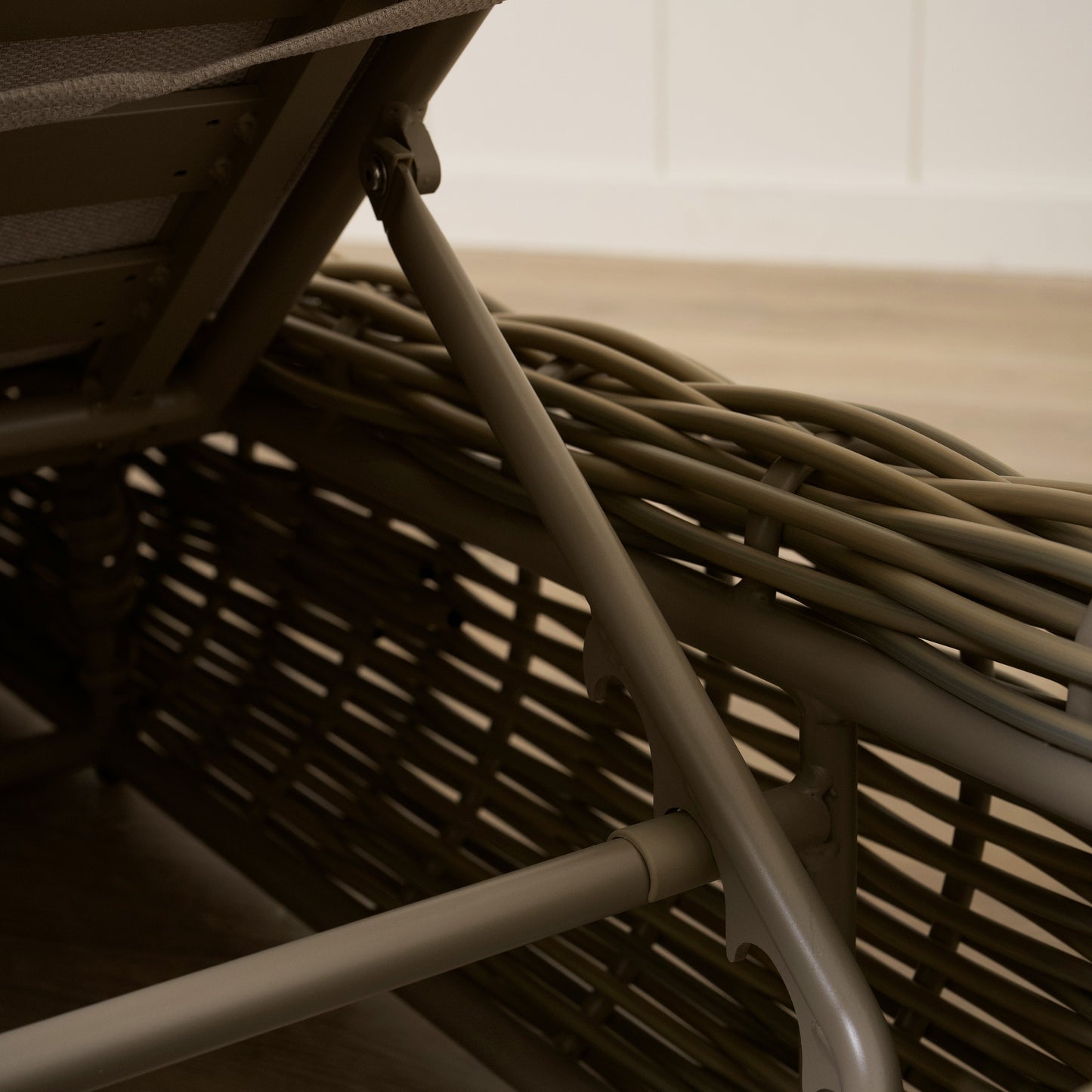Wren Outdoor Chaise Lounger