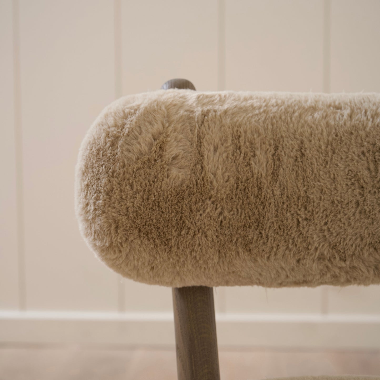 Cuddle Vanity Chair
