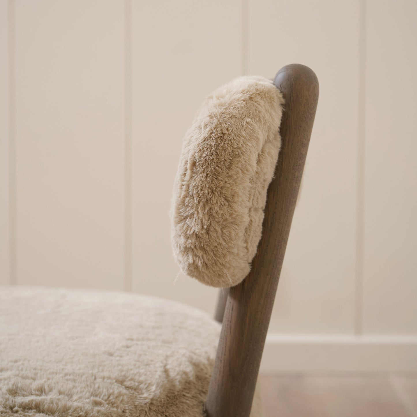 Cuddle Vanity Chair