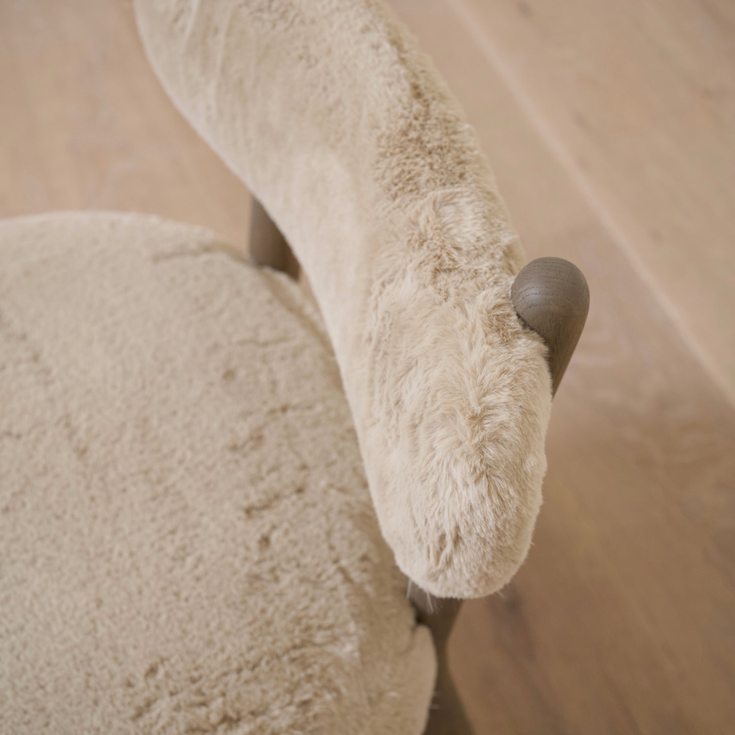Cuddle Vanity Chair