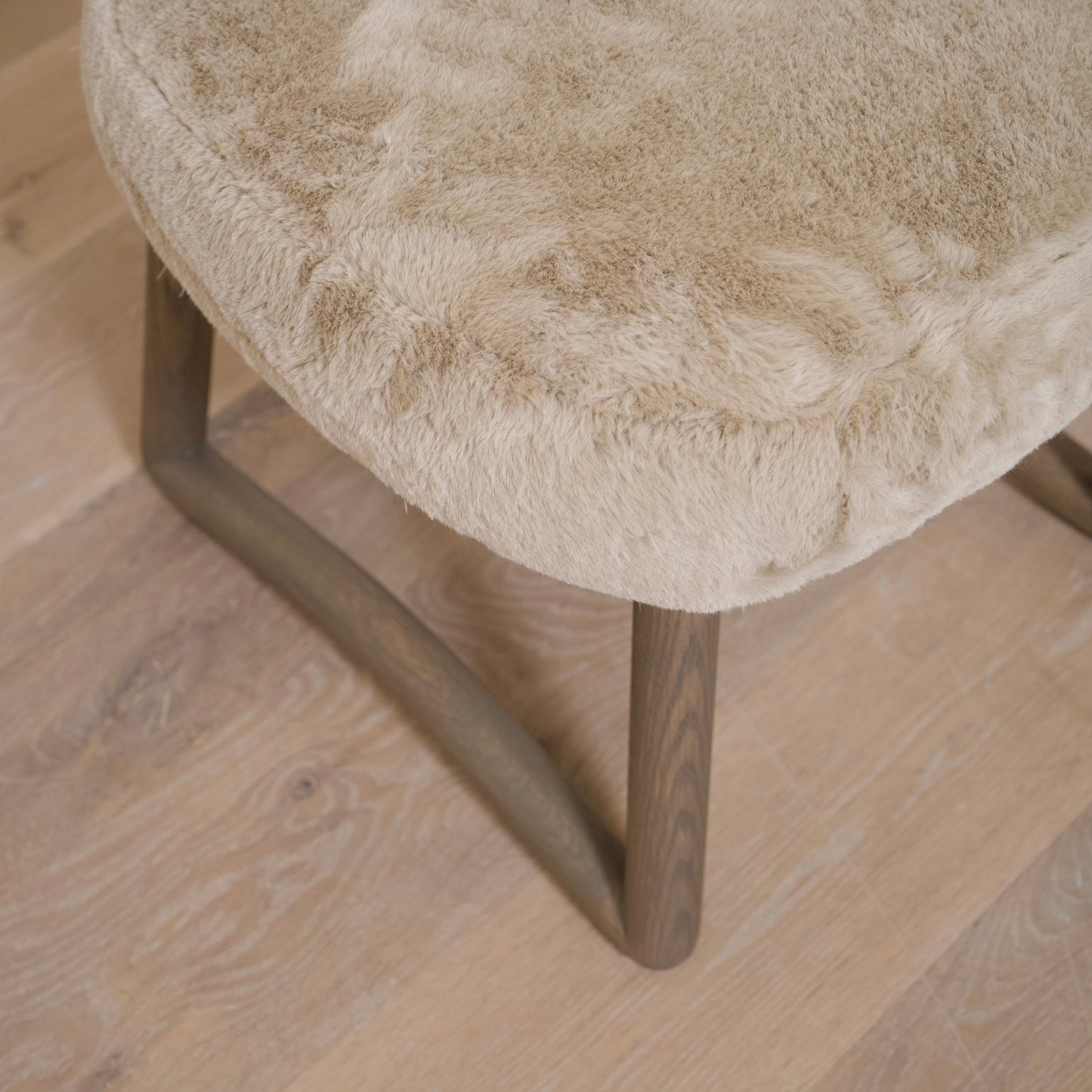 Cuddle Vanity Chair