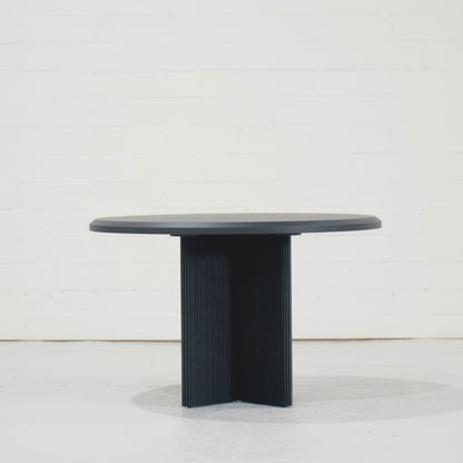 Kinsley Dining Table