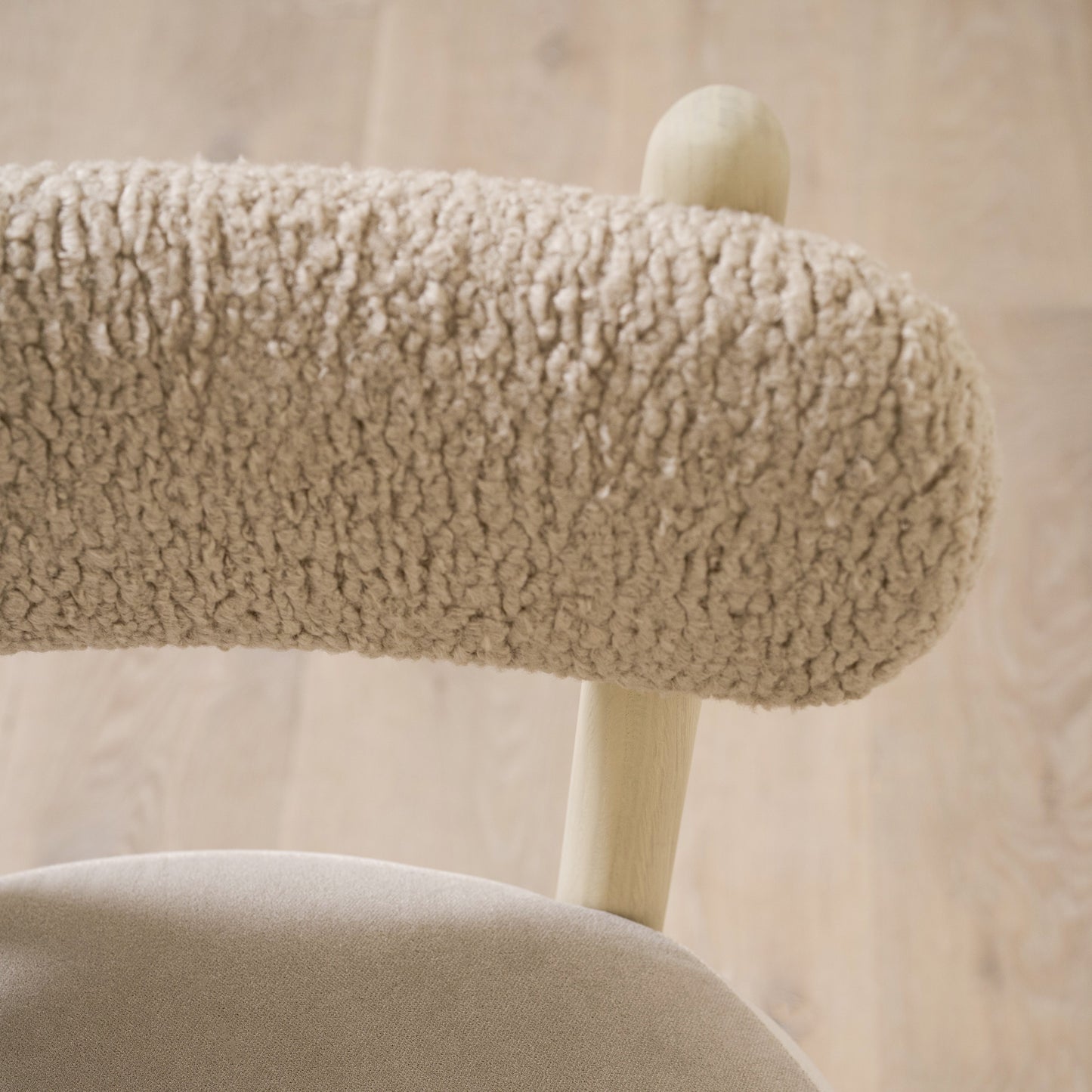 Cuddle Counter Stool