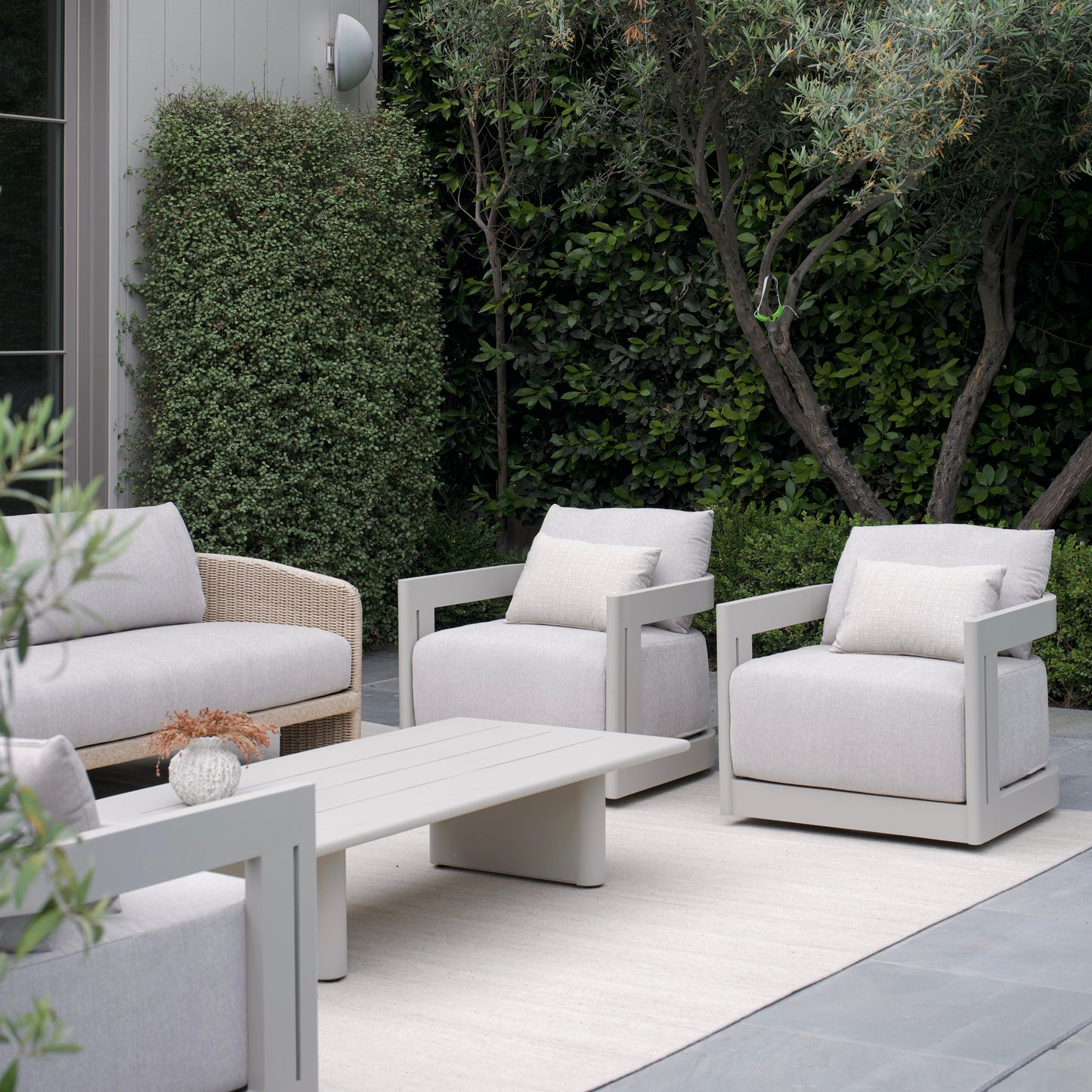 Leon Outdoor Swivel Chair