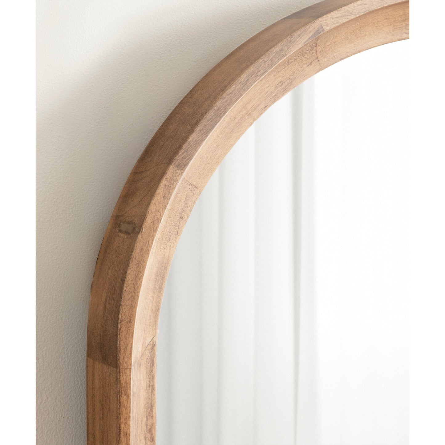 Miroir mural en bois Arch de Kate et Laurel Hatherleigh
