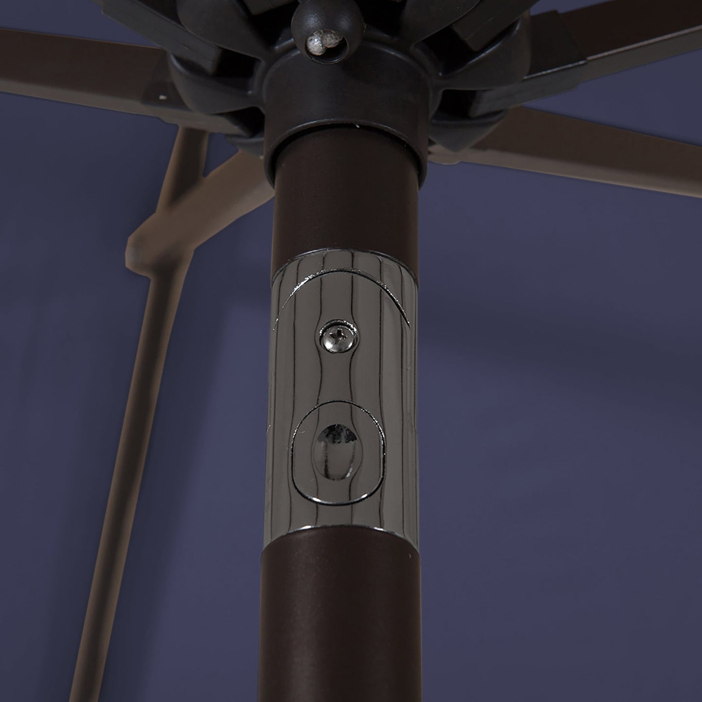 Parasol de patio Lopes de 9 pieds avec base en finition bronze et support de poids inclus