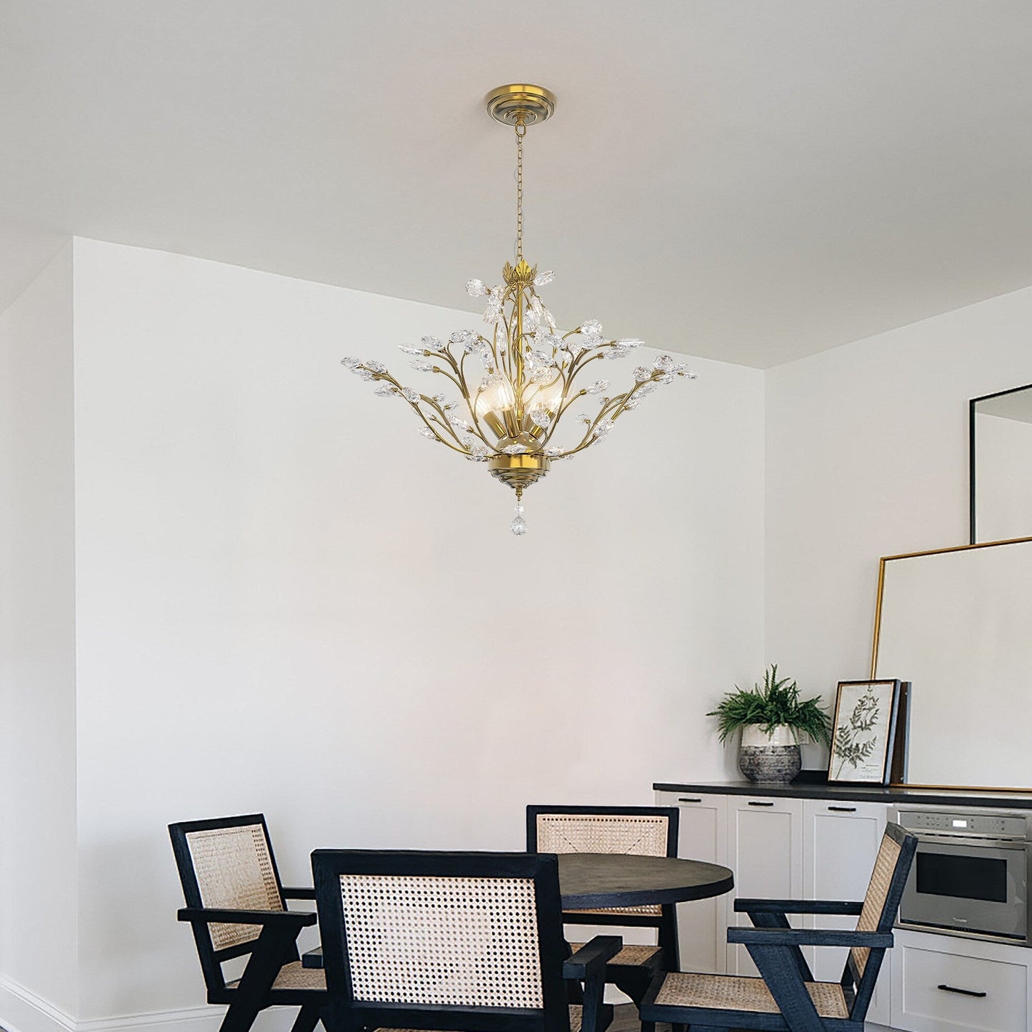 Lustre classique/traditionnel unique à 4 lumières Maxax avec accents en cristal