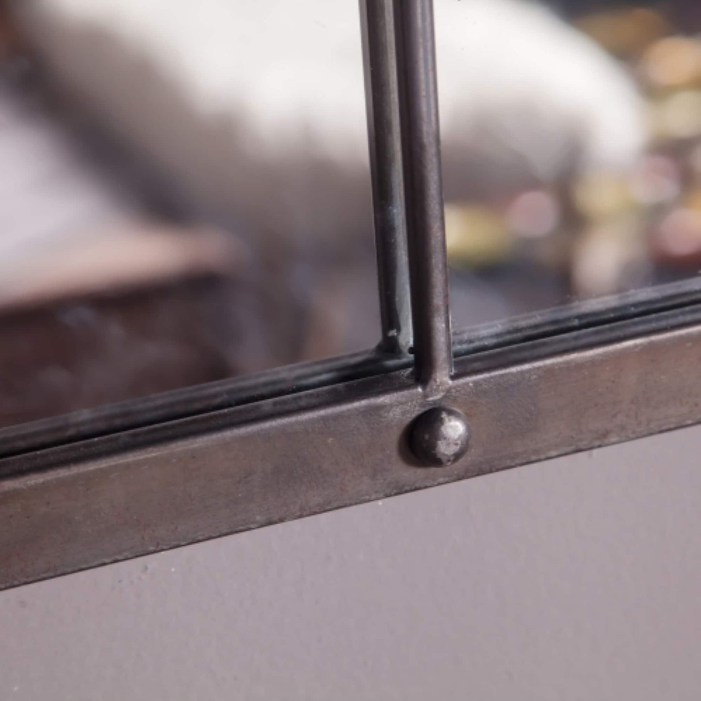 Miroir mural décoratif en métal brun rustique avec cadre en métal brun rustique - 37,75 H x 23,8 L x 1 P