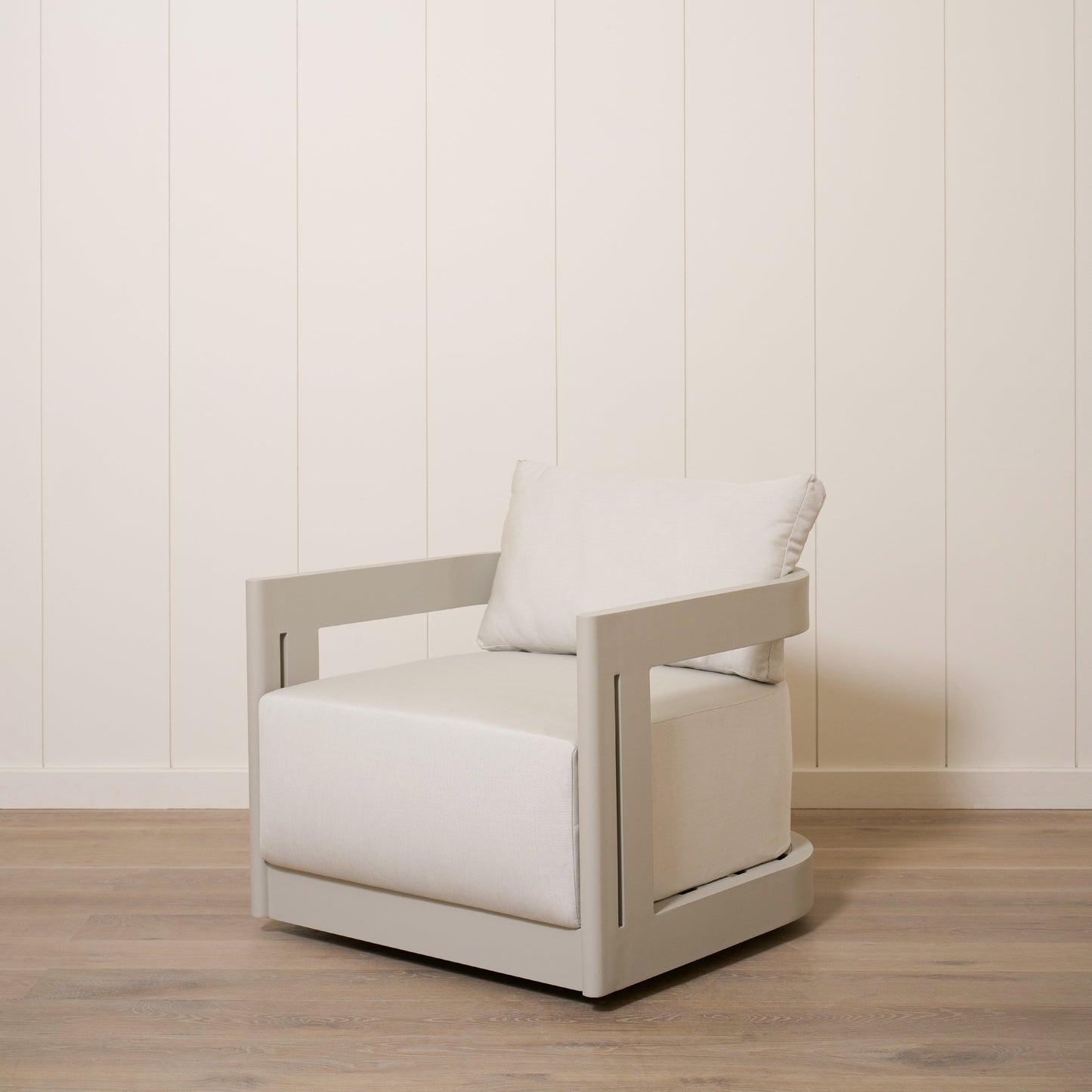 Leon Outdoor Swivel Chair