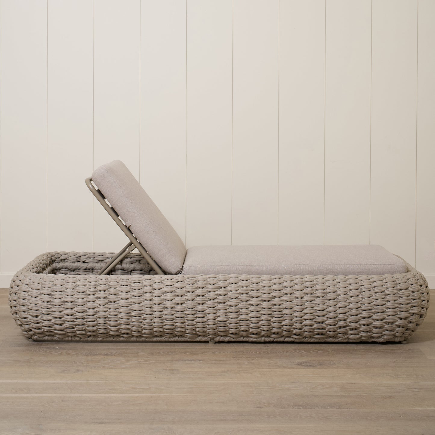 Raya Outdoor Chaise Lounger