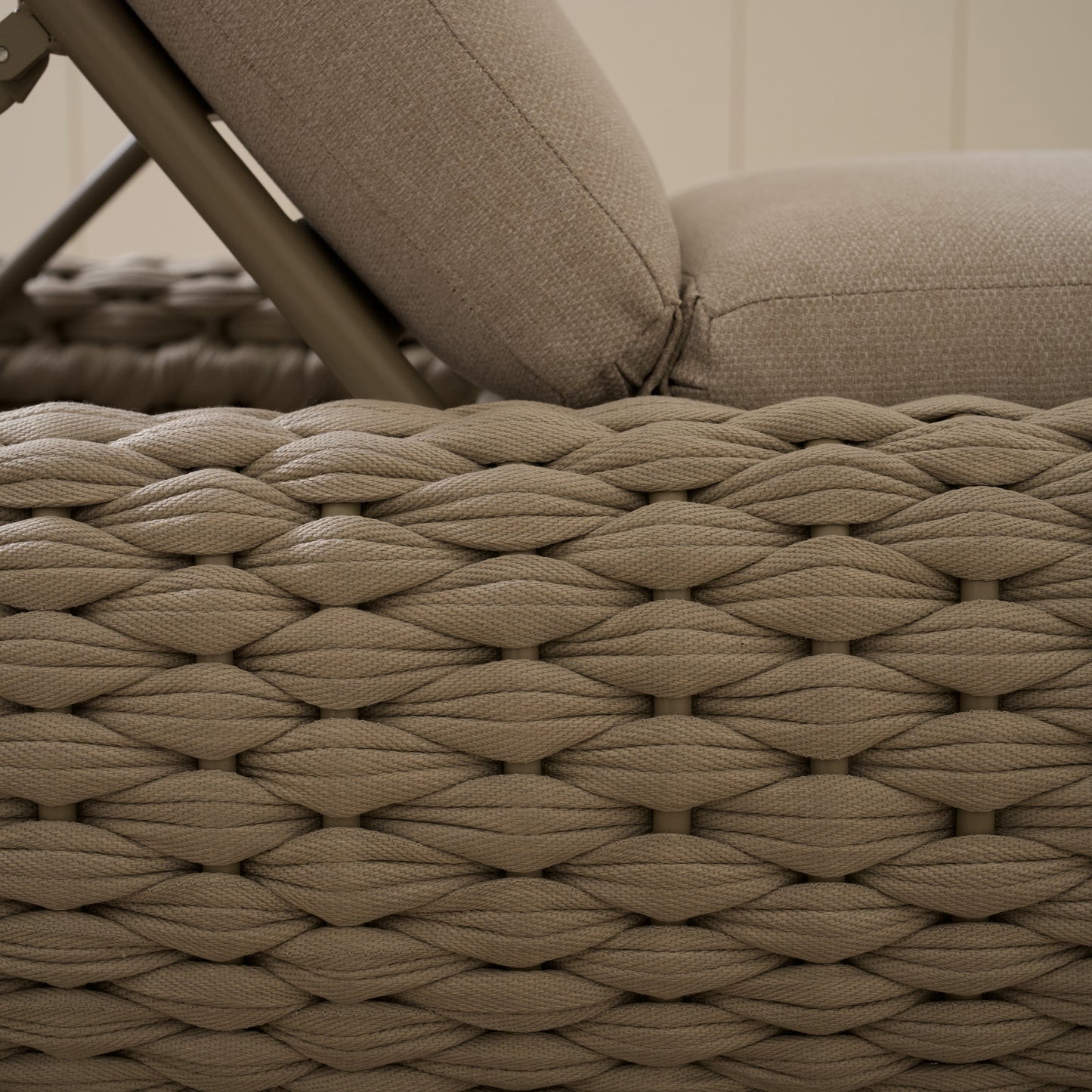 Raya Outdoor Chaise Lounger
